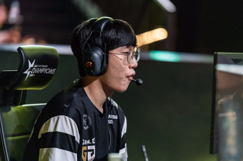 轻量化MOBA游戏崛起，海外市场收入创新高